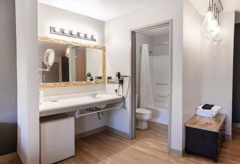 בית מלון כפרי The Infusion Beach Club