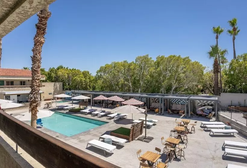 בית מלון כפרי The Infusion Beach Club