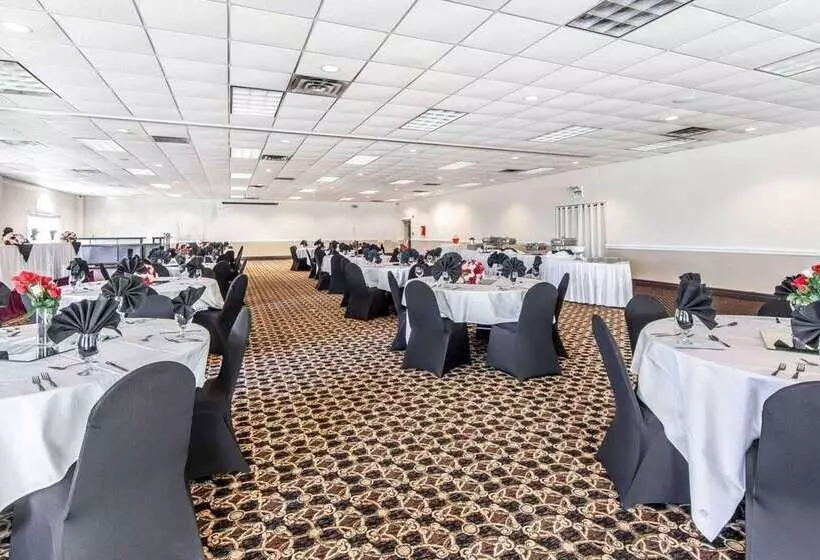 בית מלון כפרי Wingate By Wyndham Marietta Conference Center