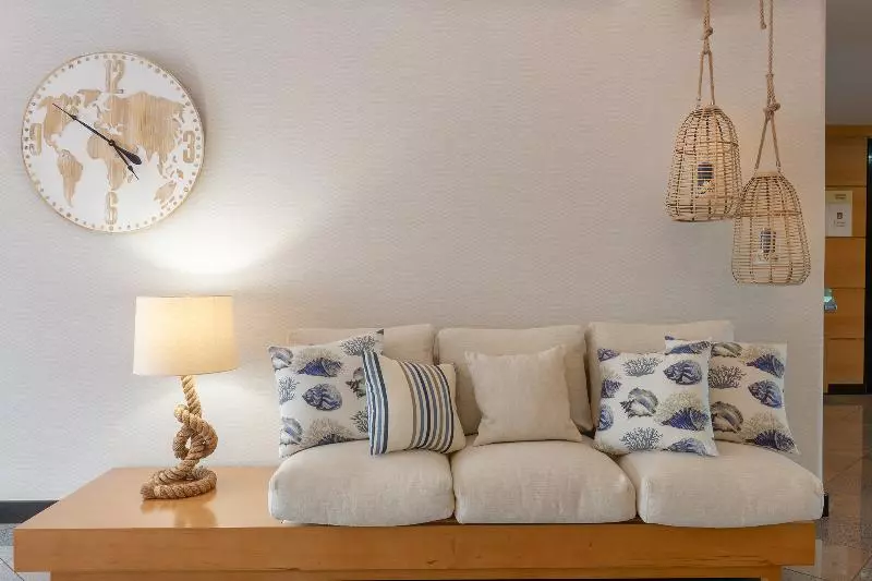 The Navigator Solaqua