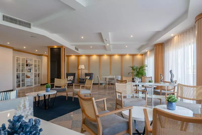 The Navigator Solaqua