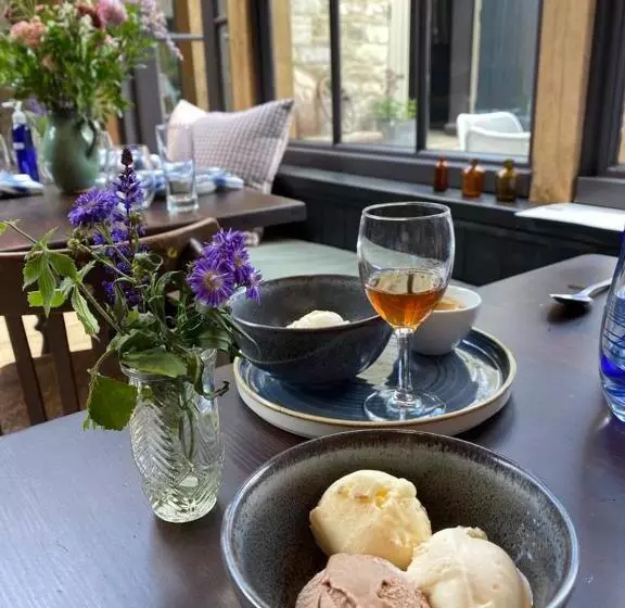 Retkeilymaja Royal Oak Ramsden