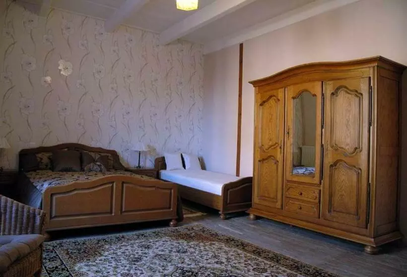 Bed And Breakfast Dunroamin