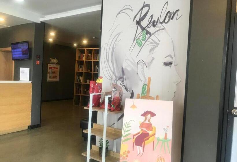 בית מלון כפרי 7days Premium Nanjing Xinjiekou Zhangfu Garden Metro Station