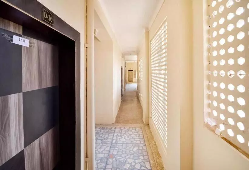 Hotelli Oyo 63331 Ambika Dx