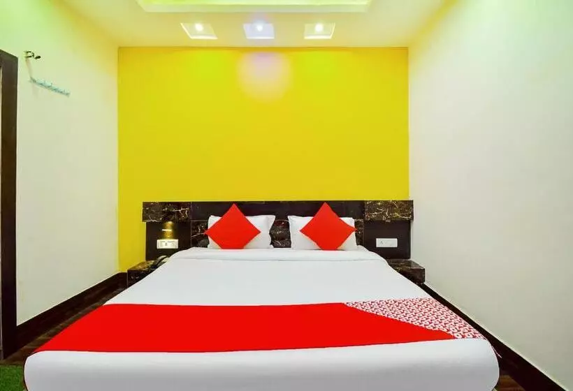 Hotelli Oyo 63331 Ambika Dx