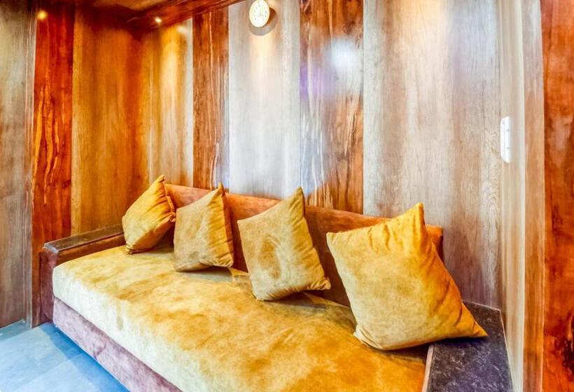 هتل Oyo 63331 Ambika Dx