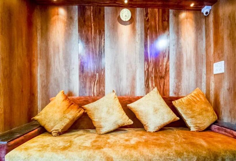 هتل Oyo 63331 Ambika Dx