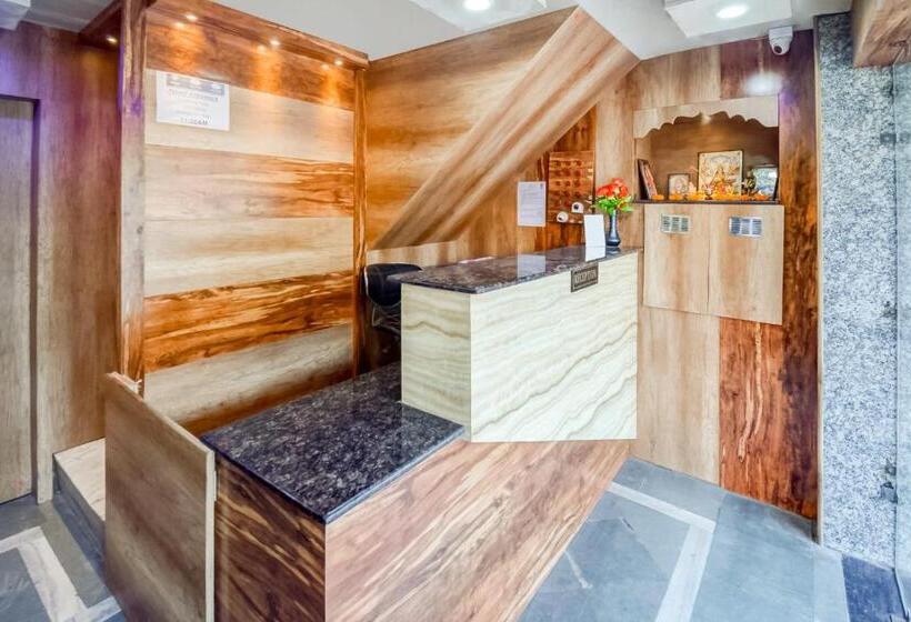 هتل Oyo 63331 Ambika Dx