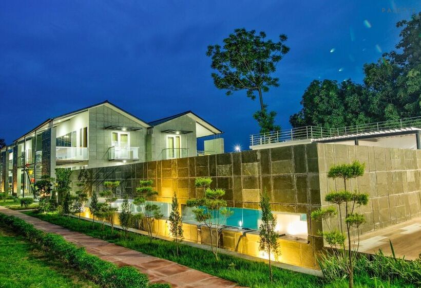 هتل The Cloyster Resort And Spa