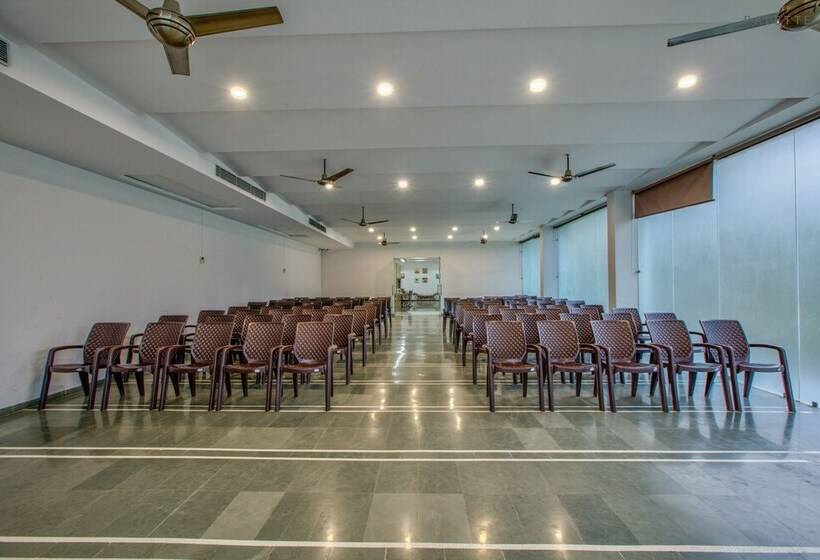 هتل The Cloyster Resort And Spa