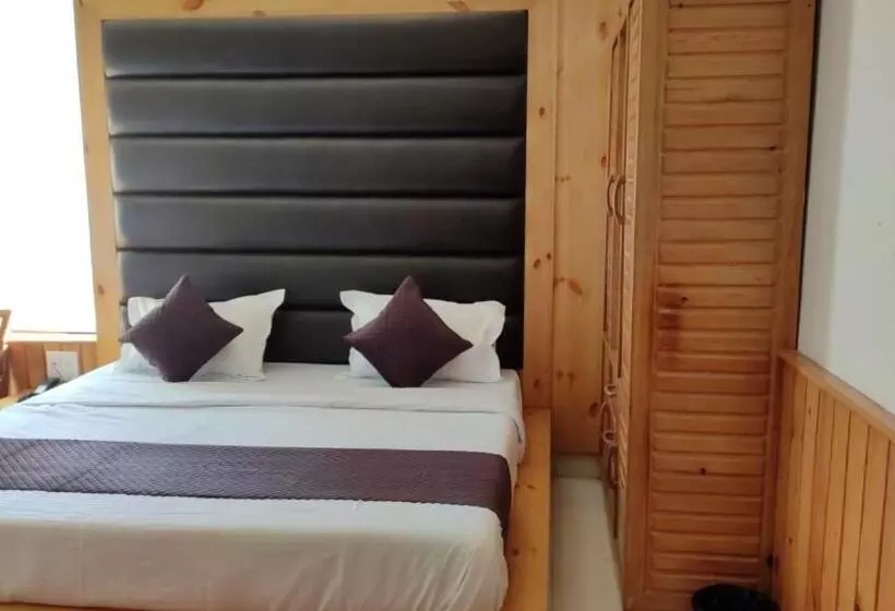 ユースホステル Greenwoods Inn Mcleodganj #parking #lift #all Balcony Rooms #rooftop Terrace #prime Location # Close