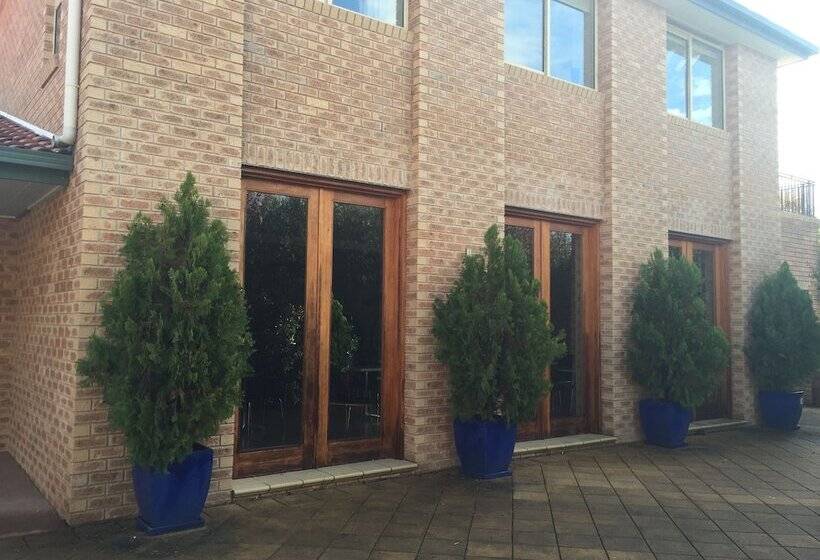 فندق على الطريق Bright On Track