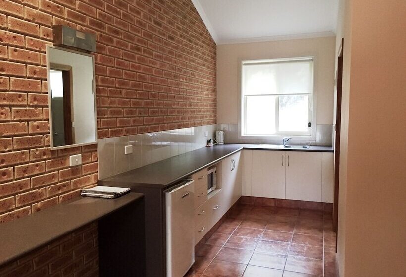 فندق على الطريق Bright On Track