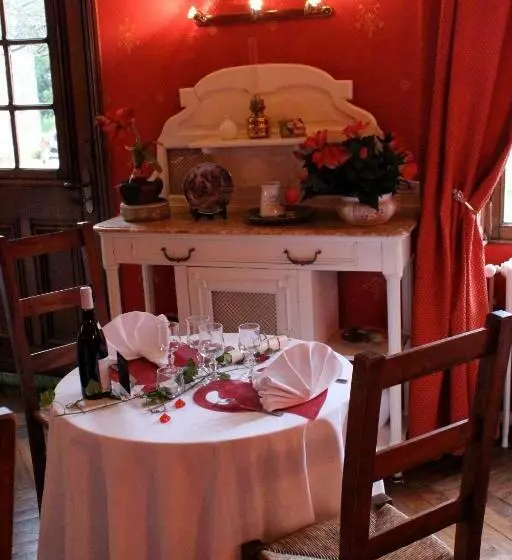 Majatalo Chateau De Mesnac