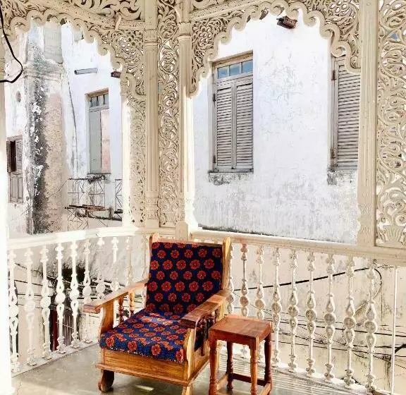 تختخواب و صبحانه Balcony House