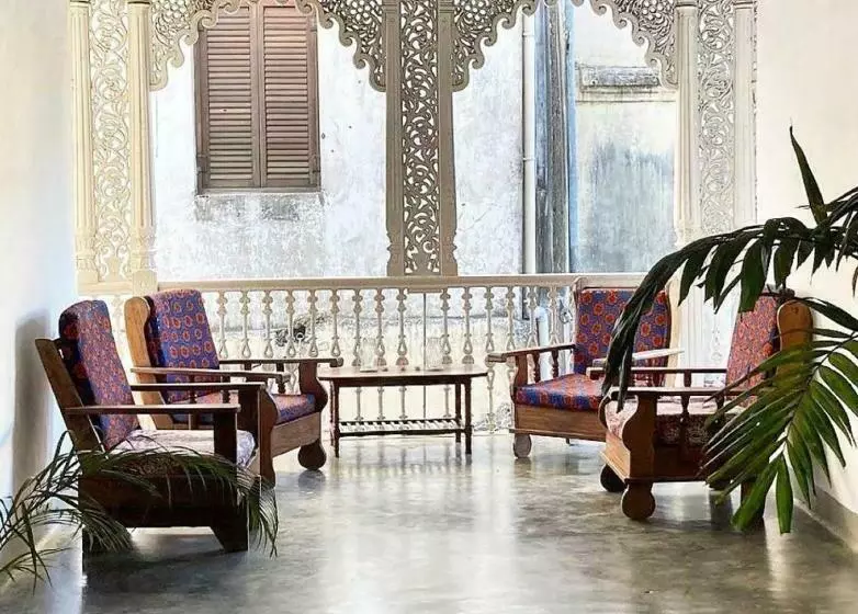 تختخواب و صبحانه Balcony House