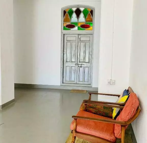 تختخواب و صبحانه Balcony House