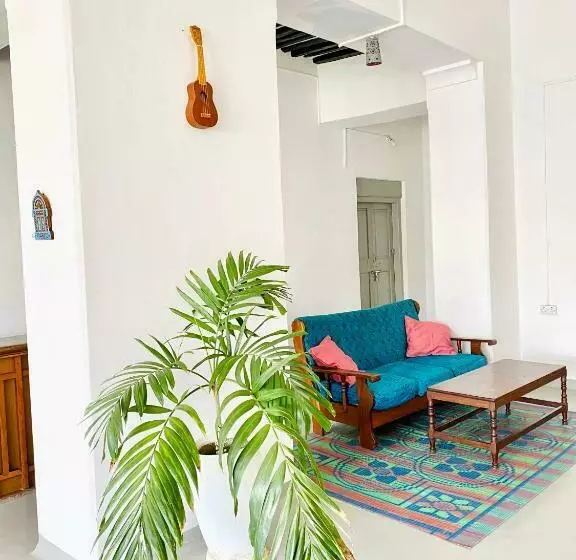 تختخواب و صبحانه Balcony House