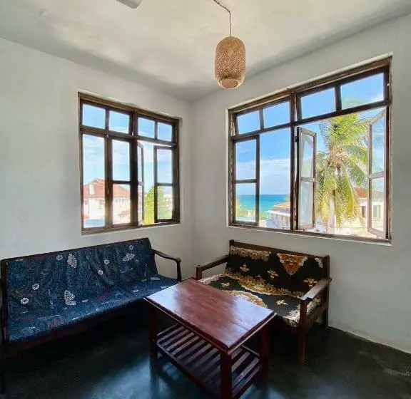 تختخواب و صبحانه Balcony House