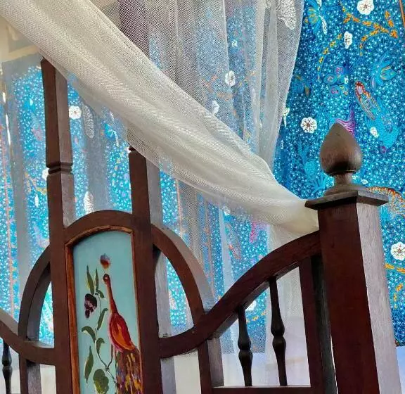 تختخواب و صبحانه Balcony House