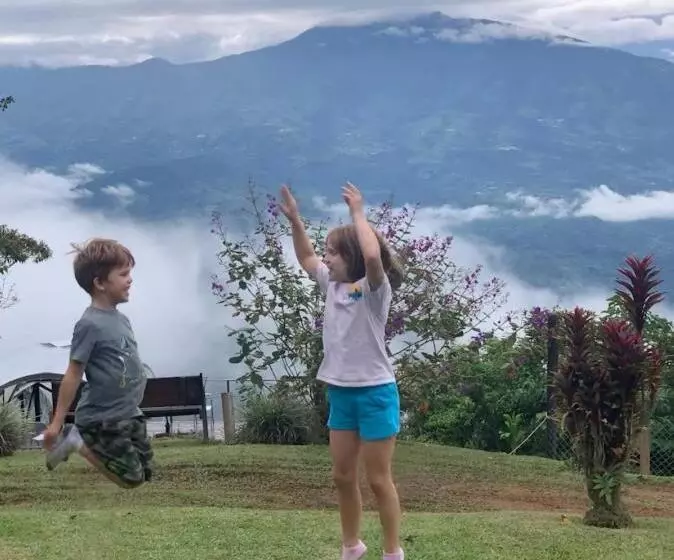 Aamiaismajoitus (B&B) The Lodge At Reventazon River Mountain Ranch