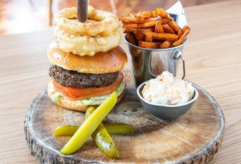 Отель The Castle