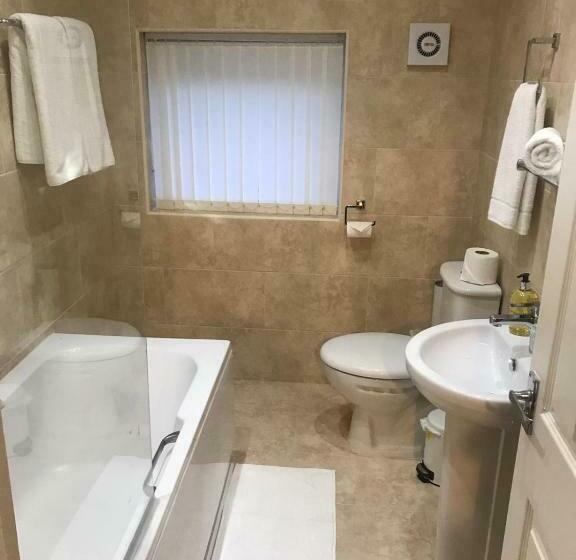 بنسيون Anson Studios Walsall M6, J10