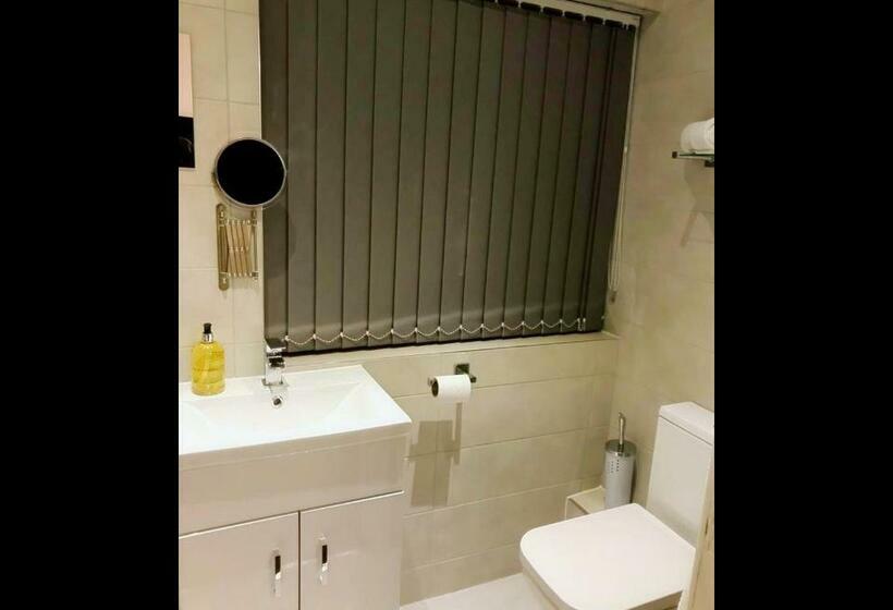 بنسيون Anson Studios Walsall M6, J10