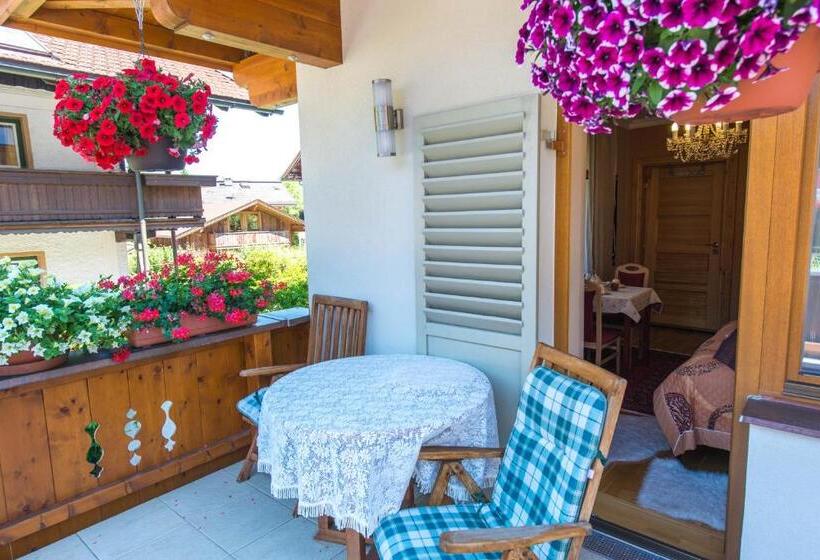 ペンション Moroder Haus