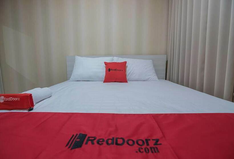 بنسيون Reddoorz Apartment @ Grand Asia Afrika