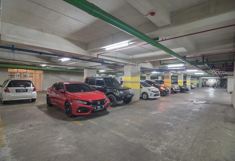 بنسيون Reddoorz Apartment @ Grand Asia Afrika