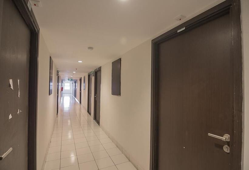 بنسيون Reddoorz Apartment @ Grand Asia Afrika