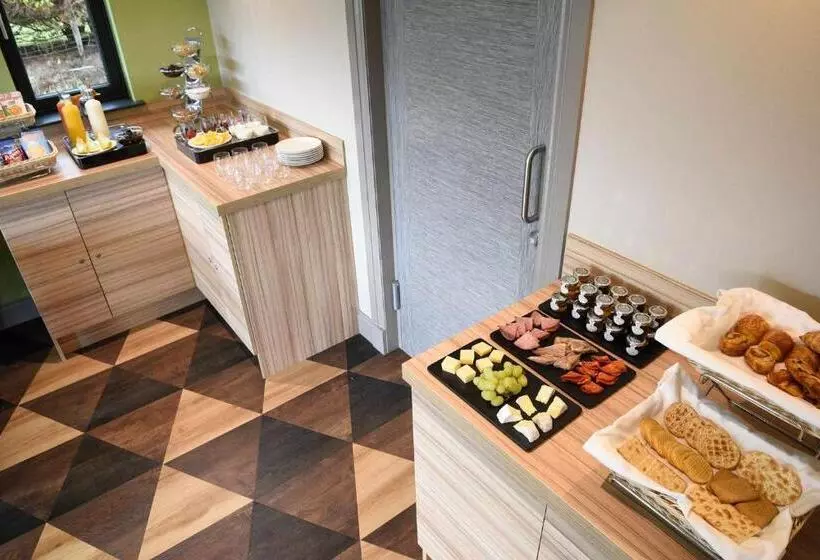 Majatalo Taransay House, Small