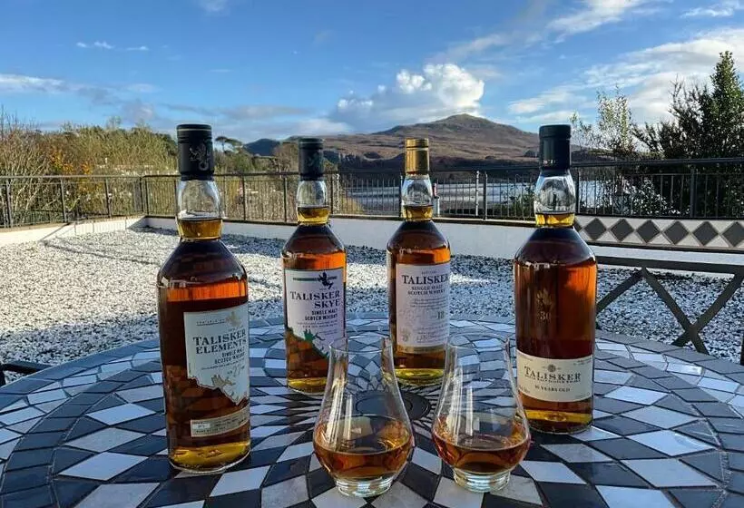 Majatalo Taransay House, Small