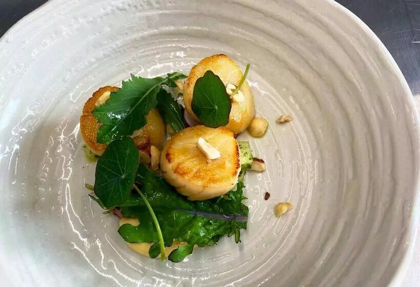 Majatalo Taransay House, Small