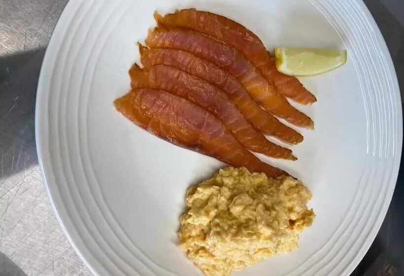 Majatalo Taransay House, Small