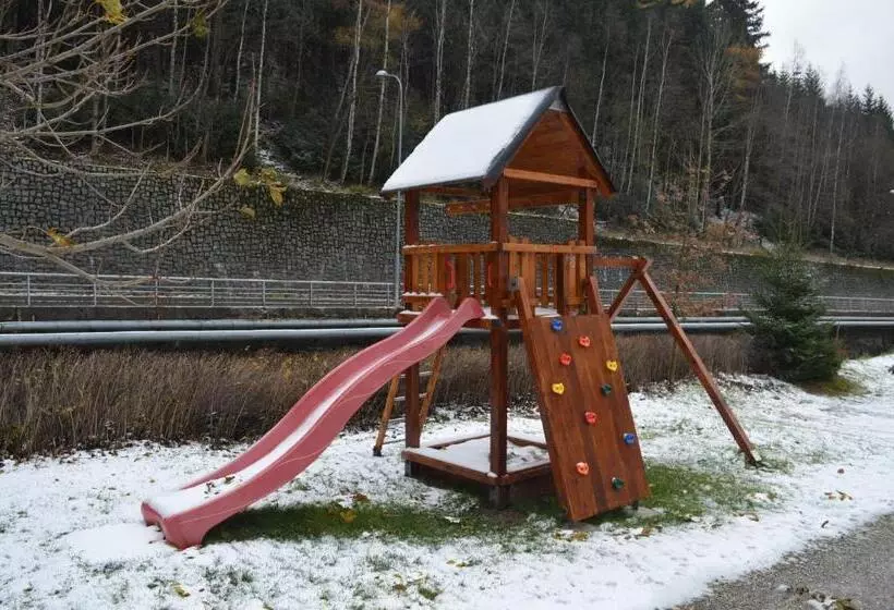 Pension čertice