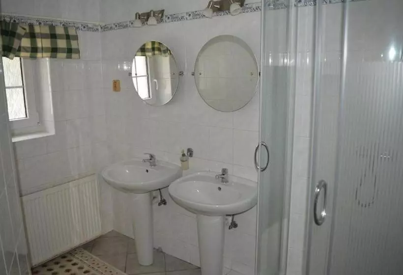 Pension čertice