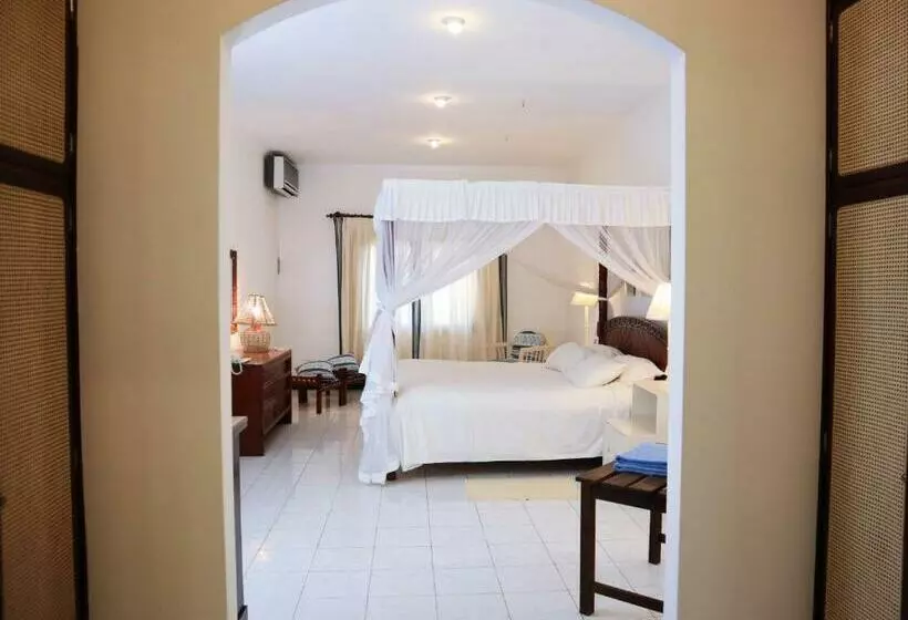 تختخواب و صبحانه Woburn Residence Club