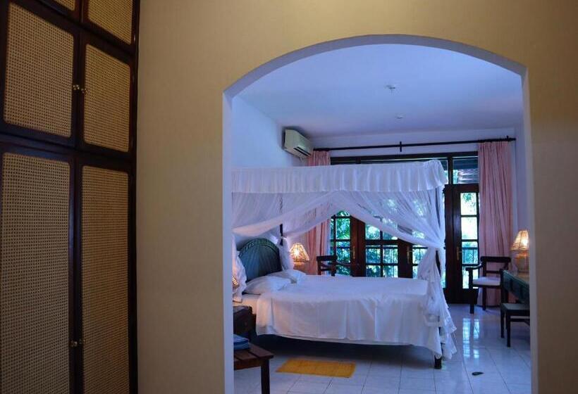 تختخواب و صبحانه Woburn Residence Club