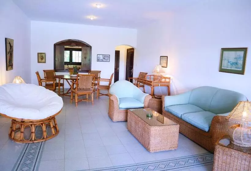 تختخواب و صبحانه Woburn Residence Club
