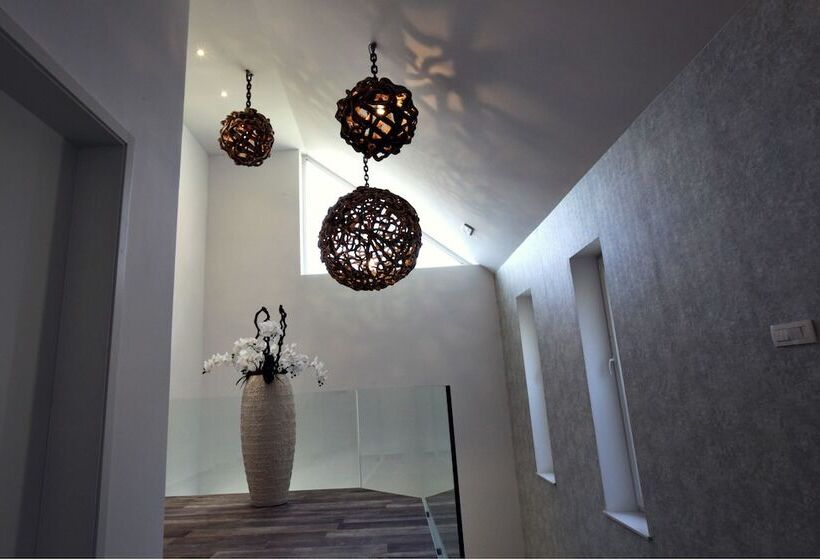 هتل Apartments Art House