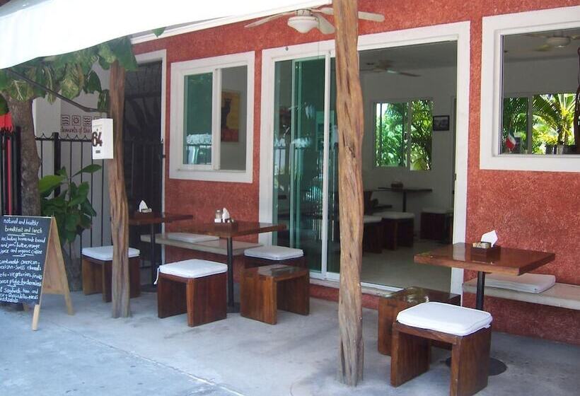 هتل Elements Of The Island