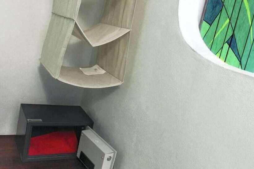 هتل Elements Of The Island