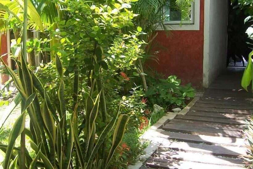 هتل Elements Of The Island