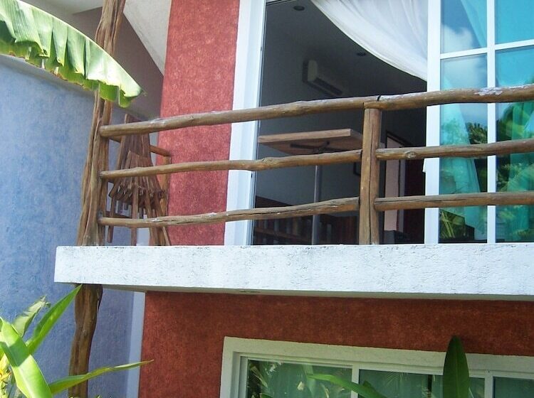 هتل Elements Of The Island