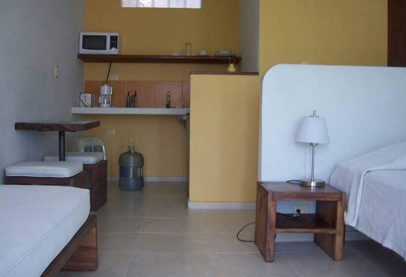 هتل Elements Of The Island