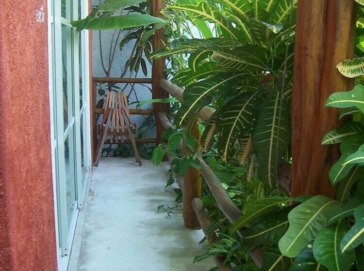 هتل Elements Of The Island