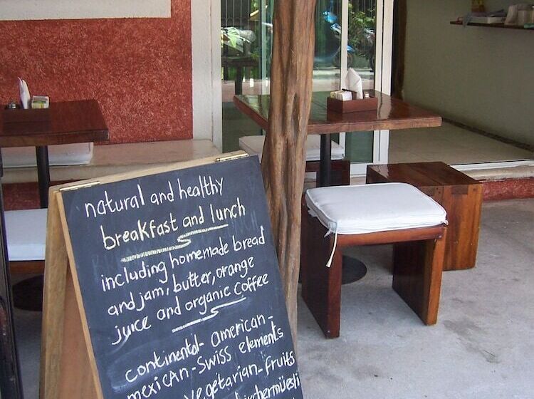 هتل Elements Of The Island